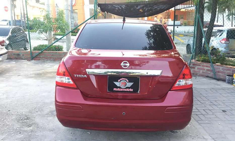 Nissan Tiida Mio 1.8...