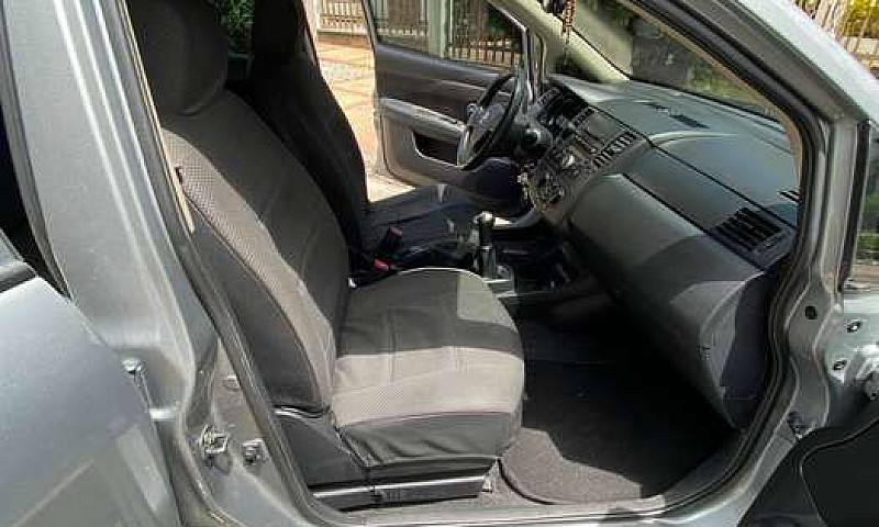 Nissan Tiida Como Nu...