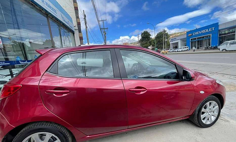 Mazda 2  Modelo 2014...