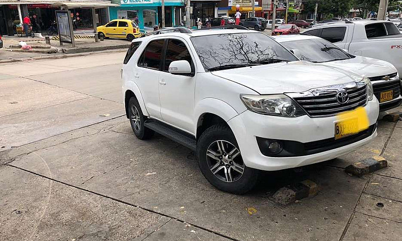 Toyota Fortuner 2015...