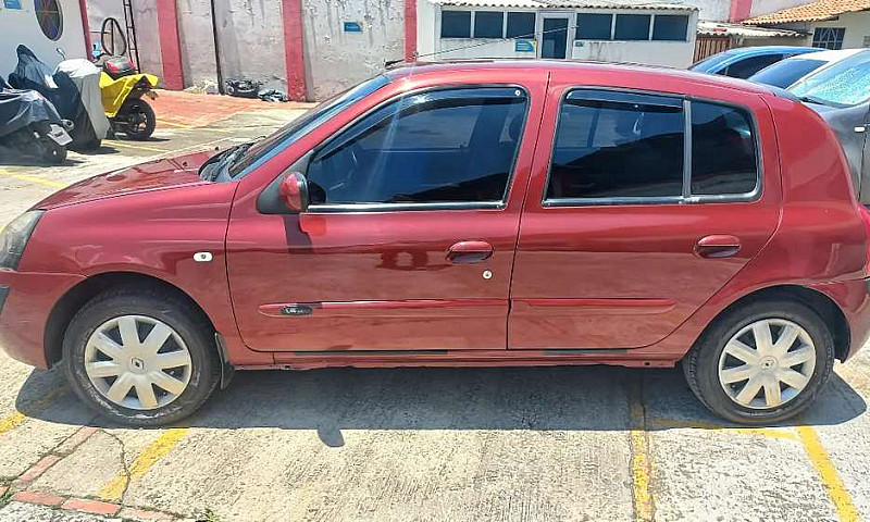 Vendo Renault Clio...