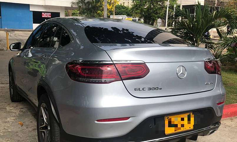 Mercedes Benz Glc300...