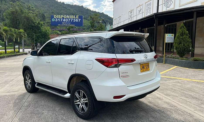 Toyota Fortuner Sr 2...