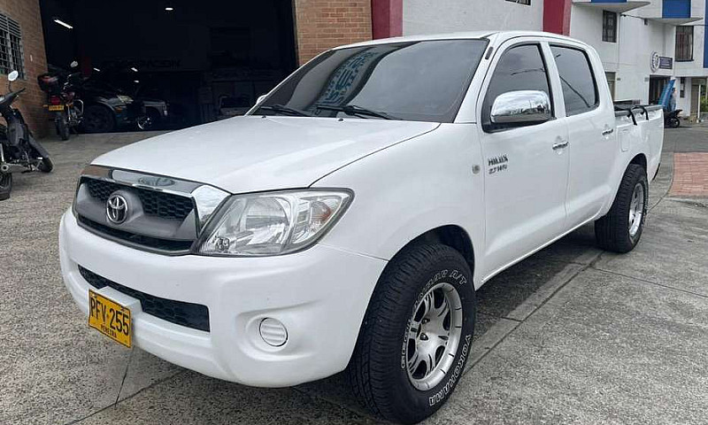 Toyota Hilux 2011 Mo...