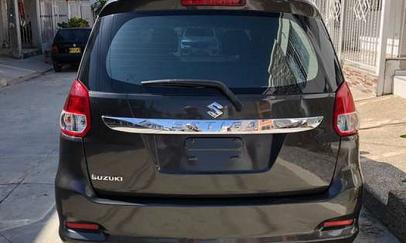 Suv Suzuki Ertiga 20...
