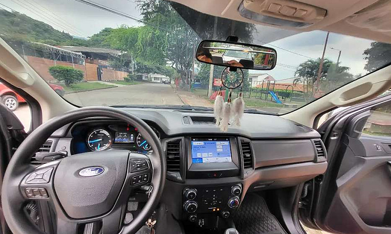 Hermosa Ford Ranger ...