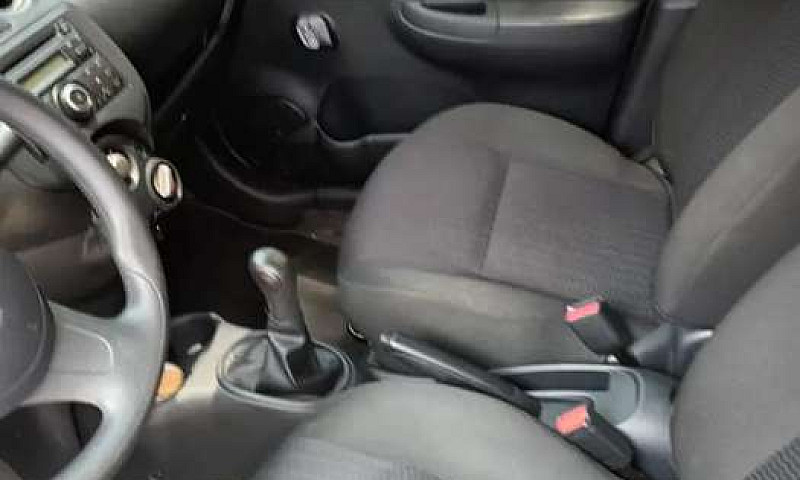 Vendo Nissan March A...