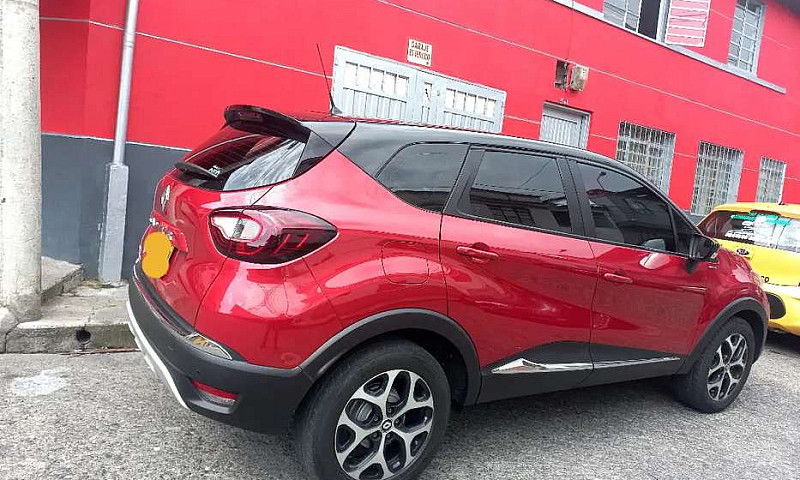 Renault Captur Versi...