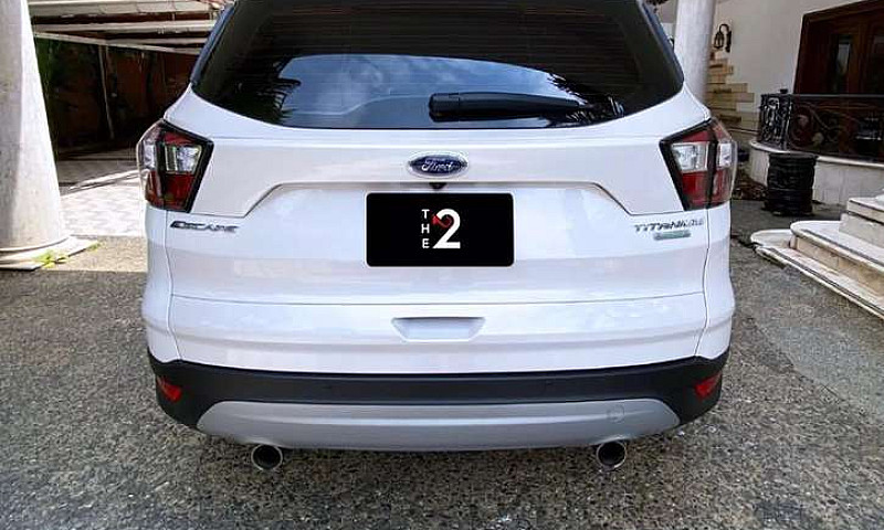Ford Escape-Titanium...