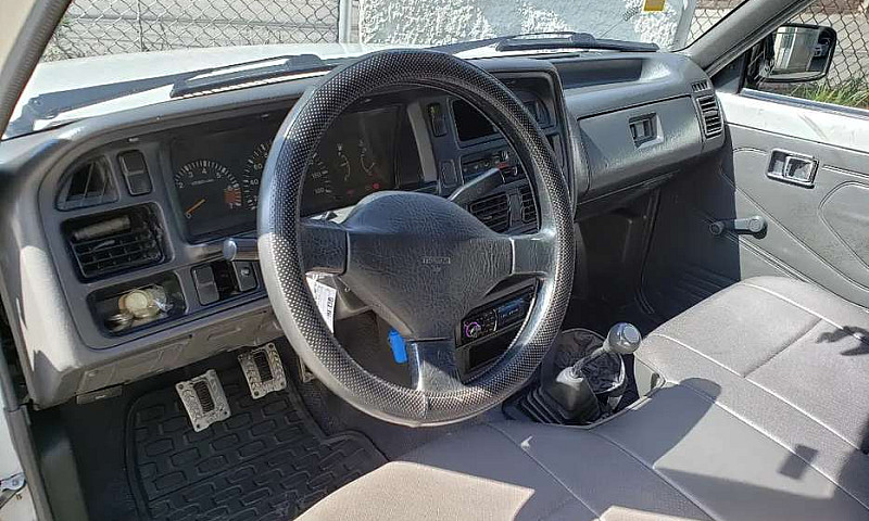 Mazda B2200 Platon...