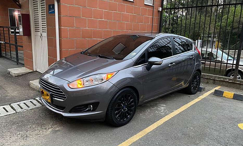 Ford Fiesta Titanium...