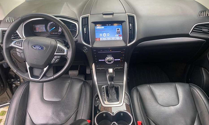 Ford Edge Titanium 2...