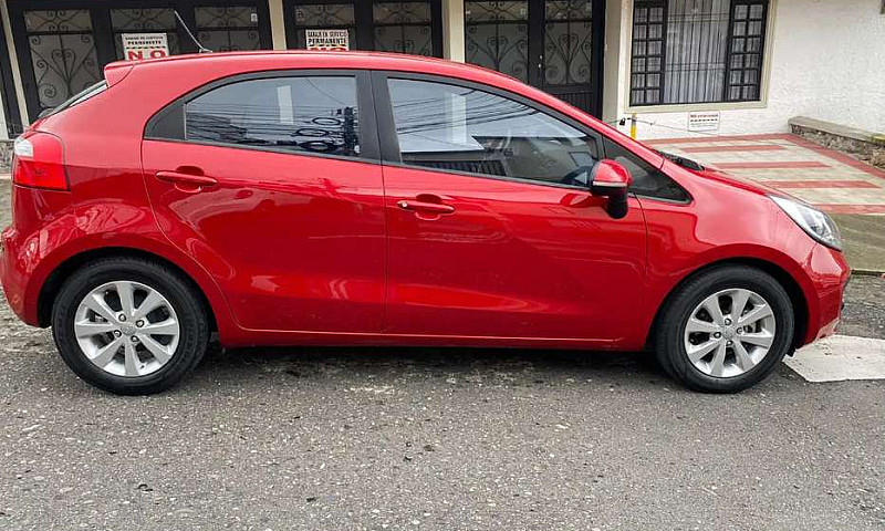 Vendo Kia Rio Space ...