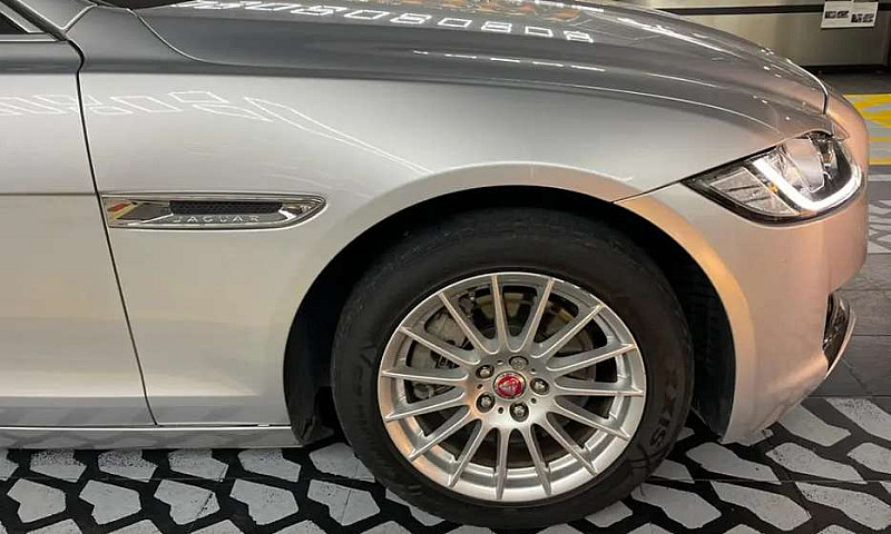 Jaguar Xf Pure Model...