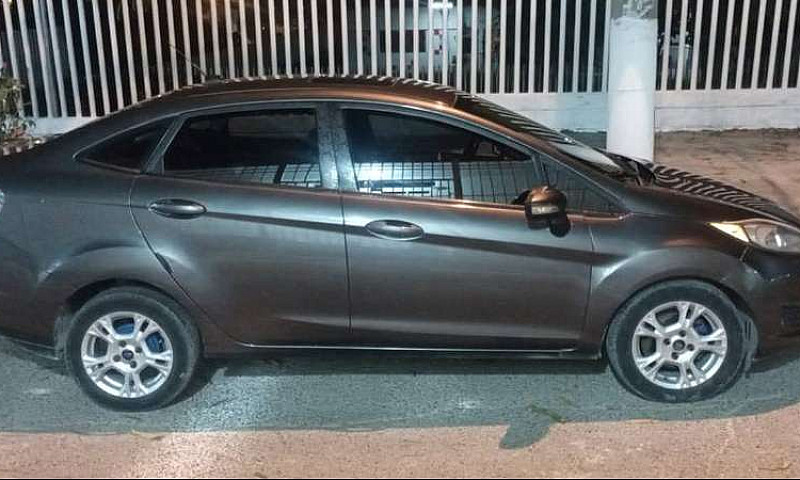 Automovil Ford Fiest...