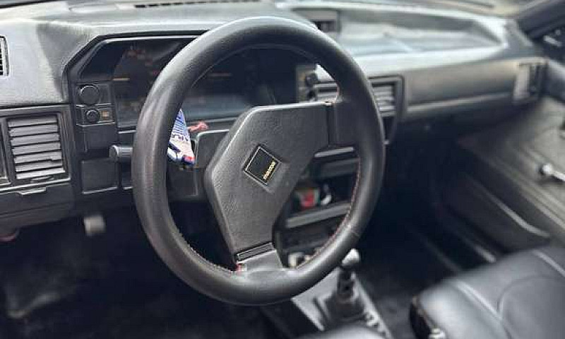 Se Vende Mazda 323...