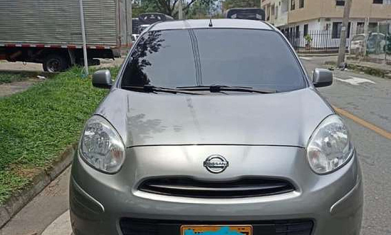 Vendo Nissan March E...