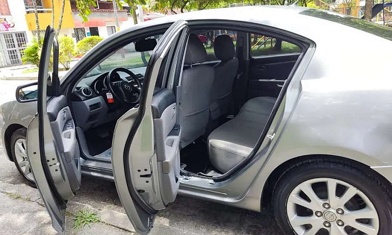 Mazda 3. 2012 Automá...