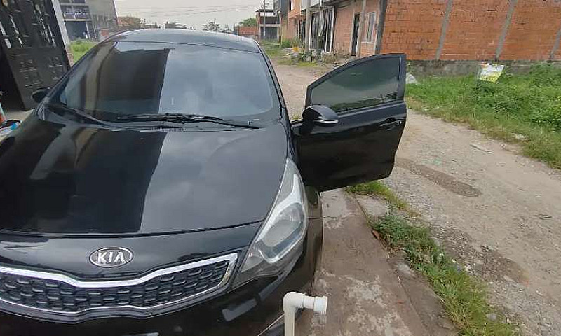 Vendo Kia Río Full E...