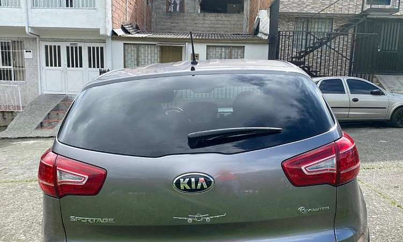 Kia Sportage Revolut...