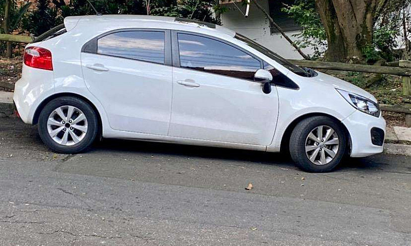 Kia Rio Automatico...