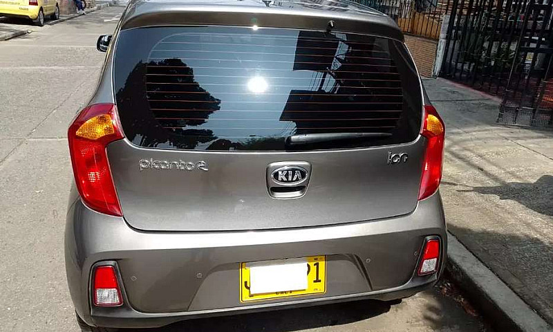 Vendo Nissan Marcha ...