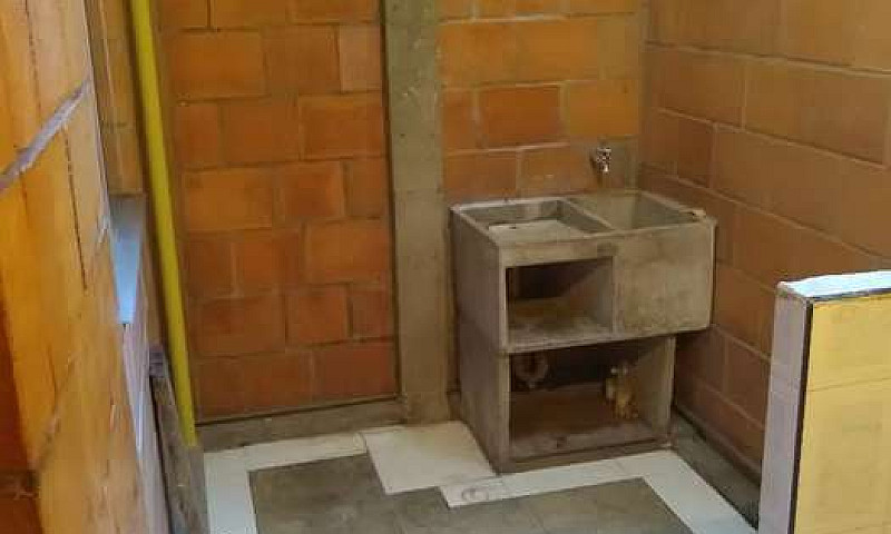 Se Alquila 1Er Piso ...