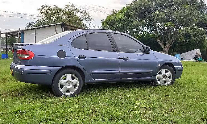 Vendo Renault Megane...