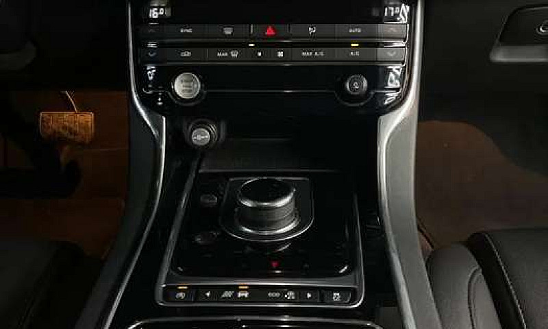 Jaguar Xf Pure Model...