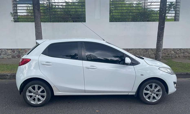 Mazda 2 Automatico 2...