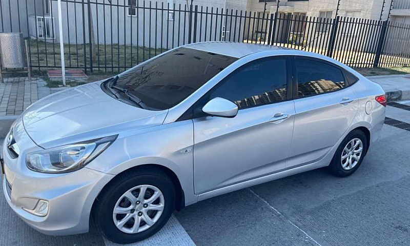 Hyundai Accent Gl...