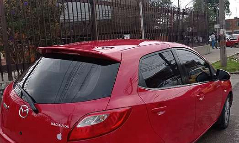 Vendo Mazda2 Hatcbac...
