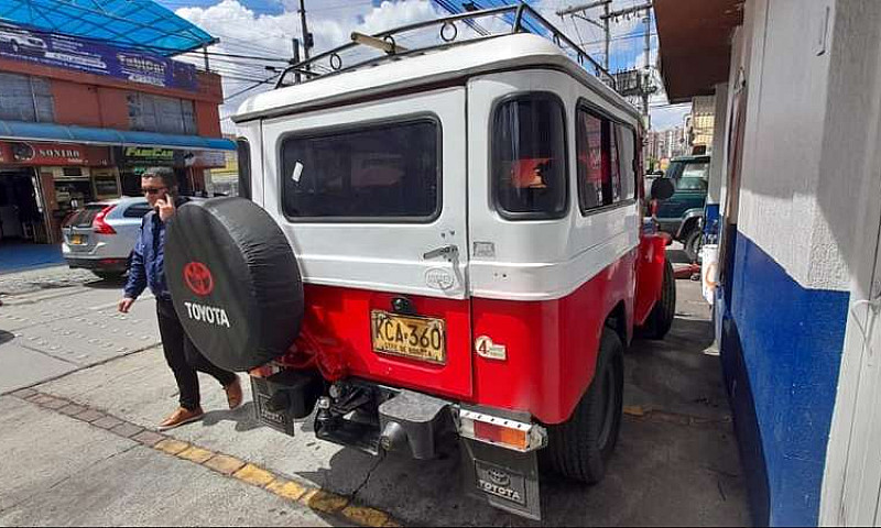 Vendo Toyota Land Cr...