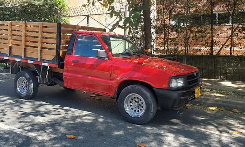 Mazda B2600 4X4 Esta...