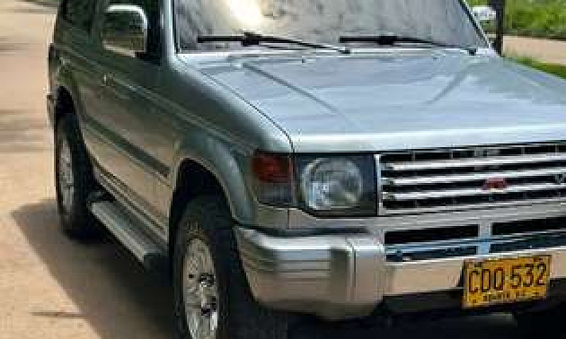 Mitsubishi Montero 3...