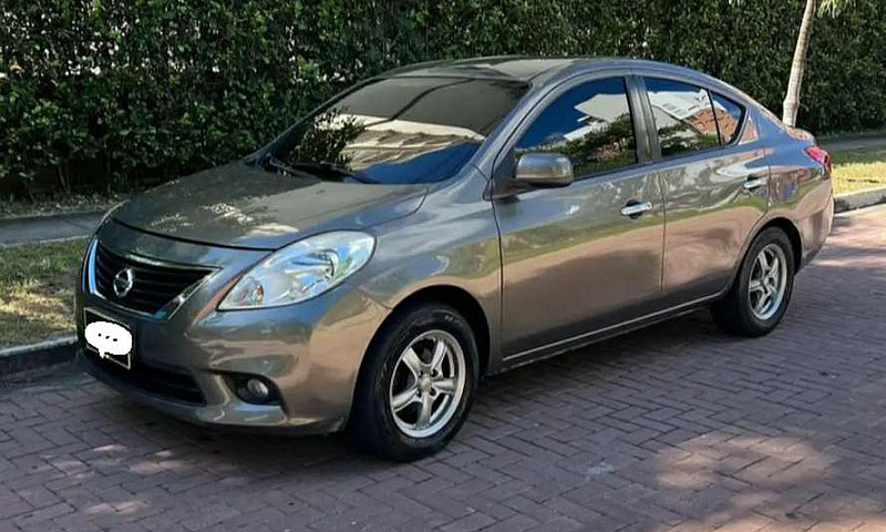 Nissan Versa Automát...