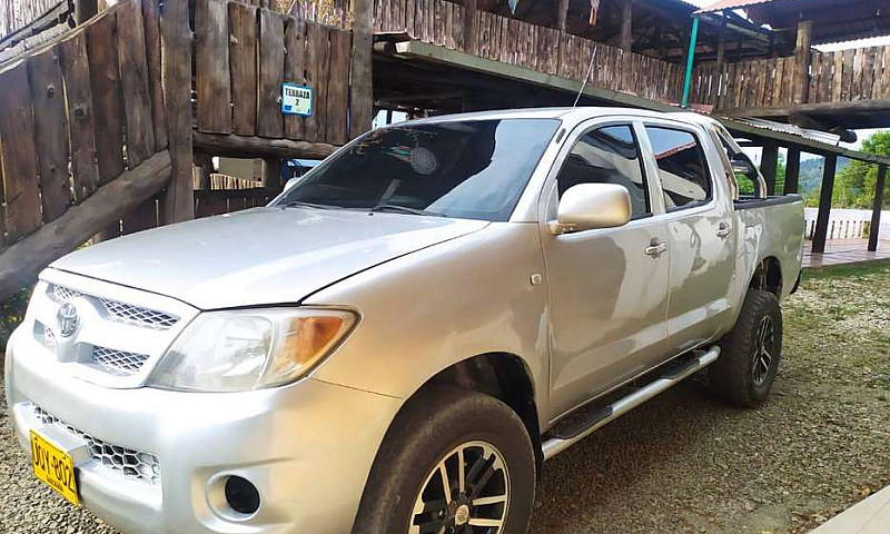 Vendo Toyota Hilux...