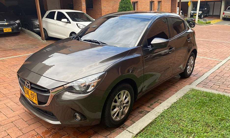 Se Vende Mazda 2 Tou...