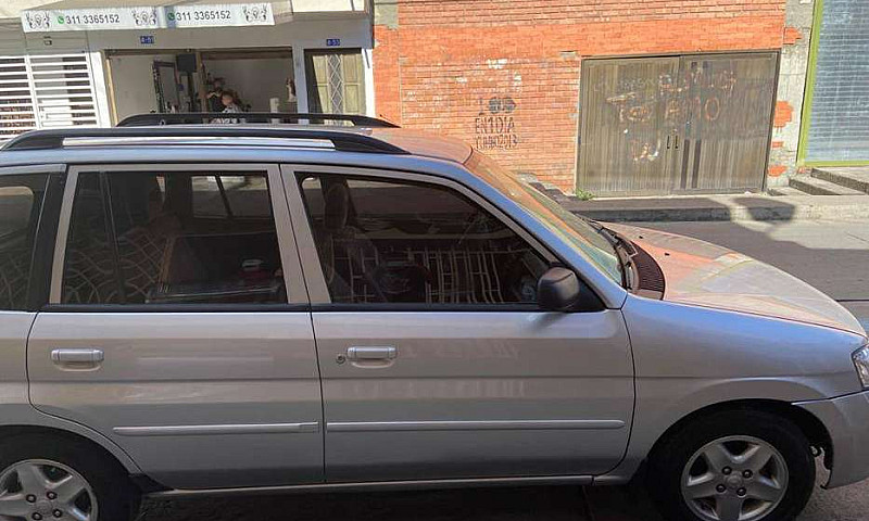 Se Vende Carro Mazda...