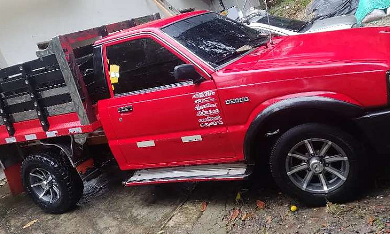 Camioneta Mazda B200...