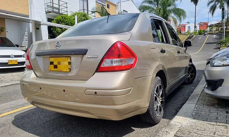 Nissan Tiida 2012 Me...