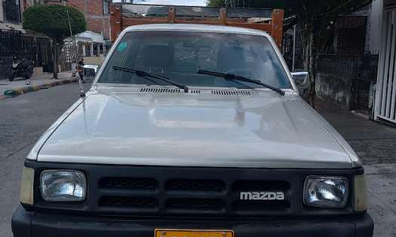 Mazda B2600 4*4...