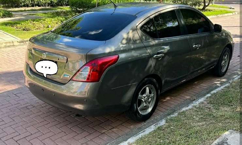 Nissan Versa Automát...