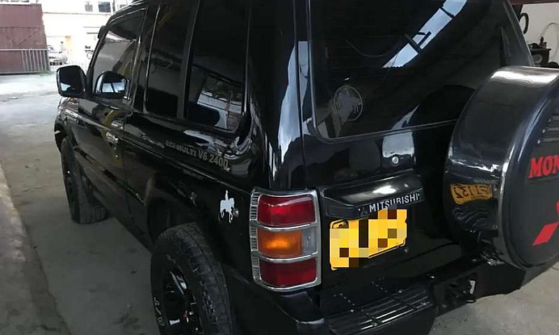 Montero Mitsubishi 2...