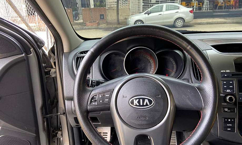 Se Vende Kia Cerato ...