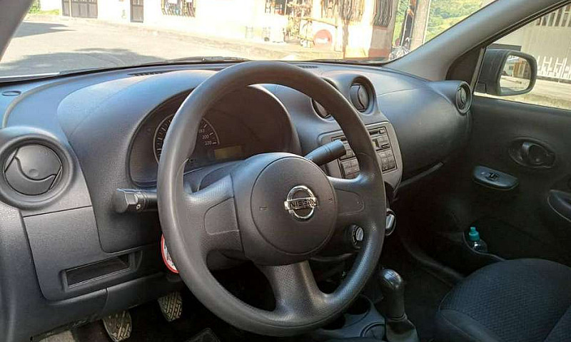 Vendo Nissan March 2...