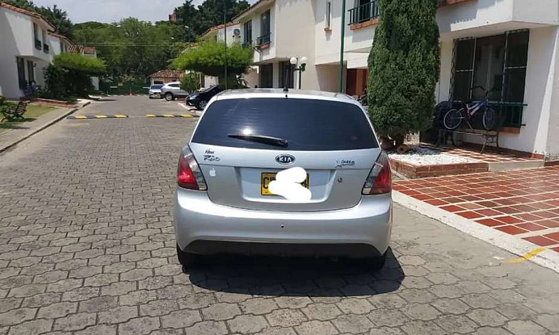 Carro Kia  Única Due...