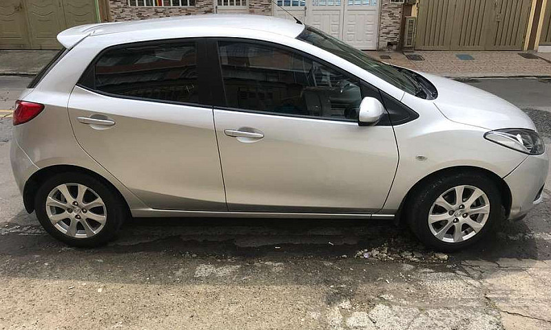 Mazda 2 Perfecto Est...