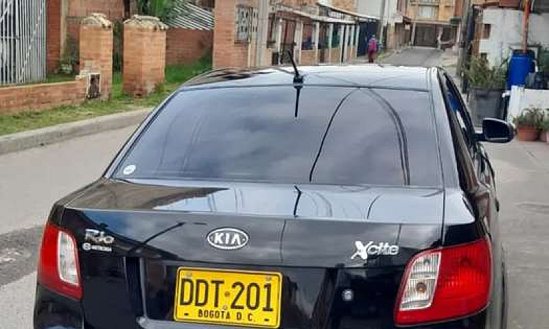 Vendo Hermoso Sedan...