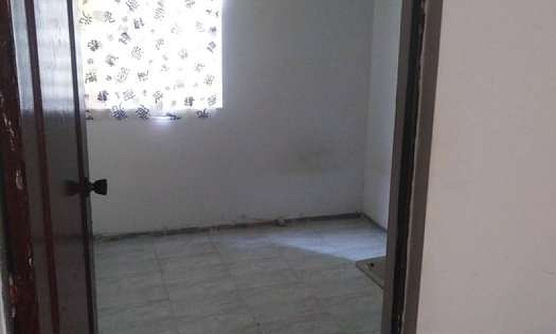 Se Alquila Habitació...